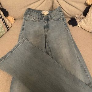 (flair/boot cut) size 24/0 Altard State jeans in perfect condition!